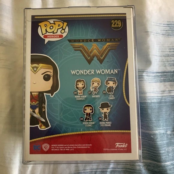 Wonder Woman Funko POP Figure with Protective case - Picture 2 of 4